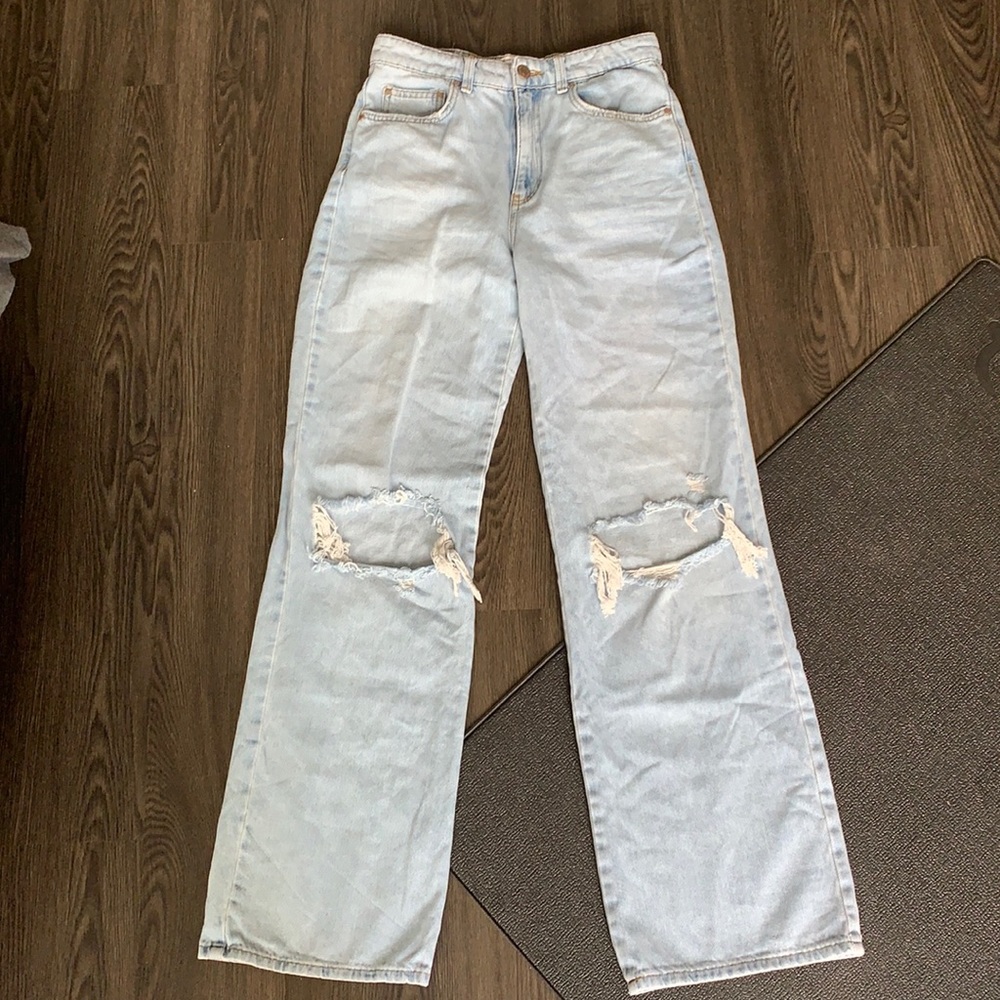 Stradivarius straight leg 90s jeans with rips in blue